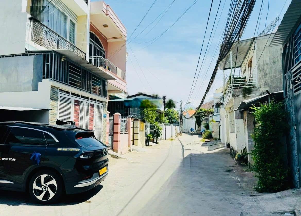 Nhà dân, đường ô tô Phước Long sẵn 4 phòng trọ cho thuê - Cách đường chính 100m giá: 5,5 tỷ