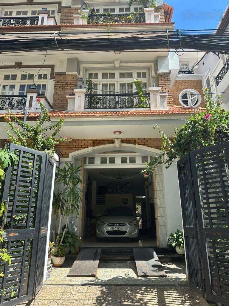 Biệt thự Tạ Quang Bửu Quận 8, 6x20m, 4 tầng, hoàn công, đối diện công viên, 23 tỷ TL chủ