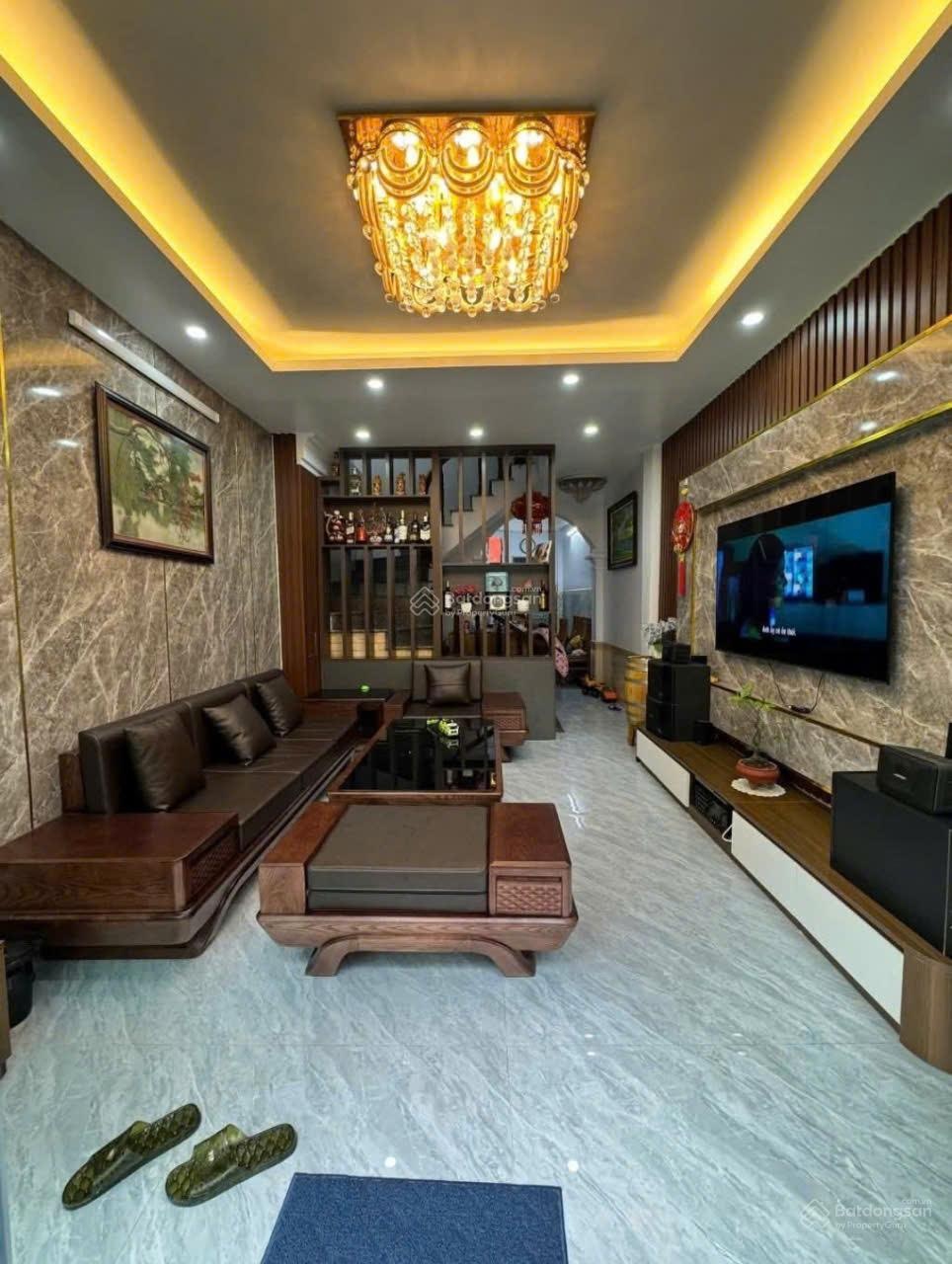 Bán nhà Đại Mỗ, nhà dân xây kiên cố, ở ngay, ngõ nông gần mặt phố Đại Mỗ, dt 40m2, 3 tầng, 6.05 tỷ.