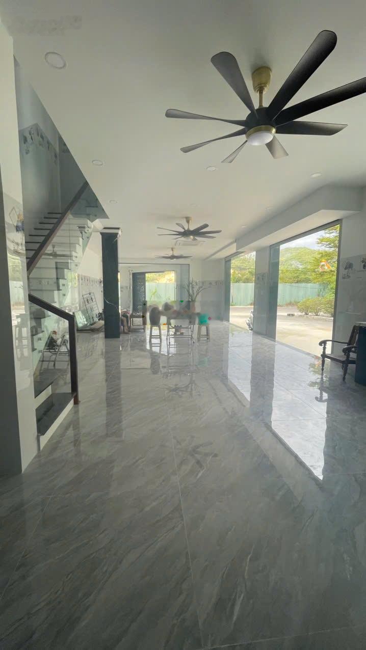 LVCC. Cho thuê nhà mới xây lô góc 2 mặt tiền - 3PN 3WC thoáng mát tại Khu TĐC Mỹ Gia