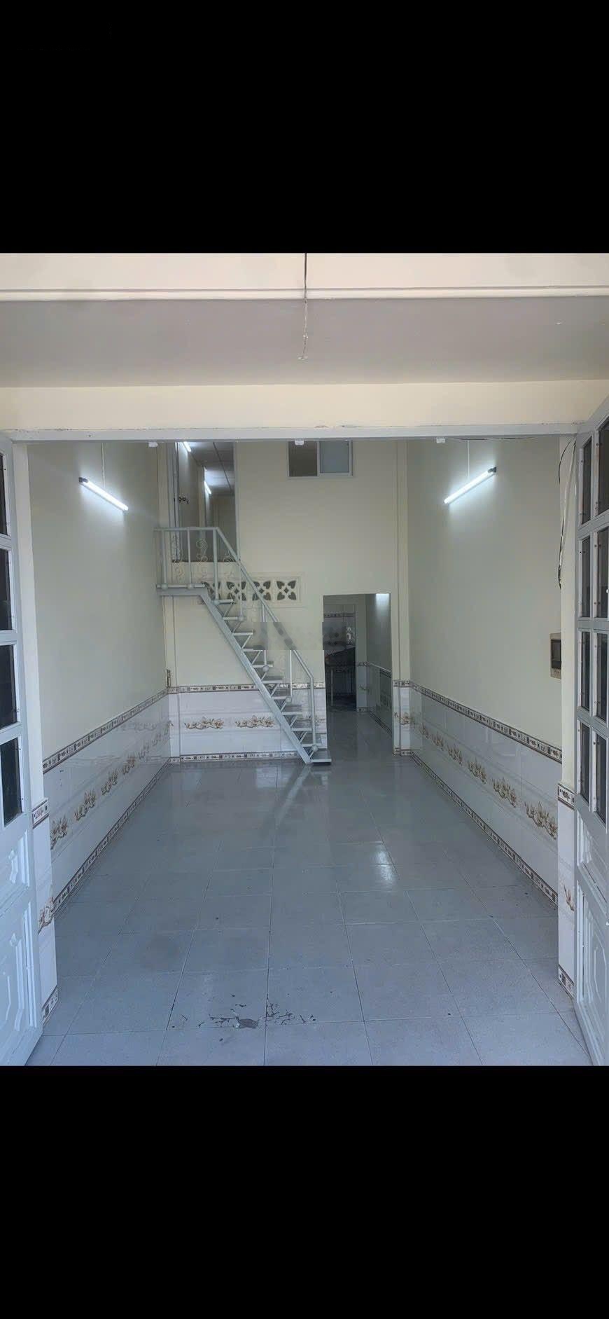 Nhà mặt tiền đường 10m ấp đông .thới tam thôn hóc môn .ngay chợ ba bàu 42m2 .chỉ 3.8 tỷ 1 trệt 1 l