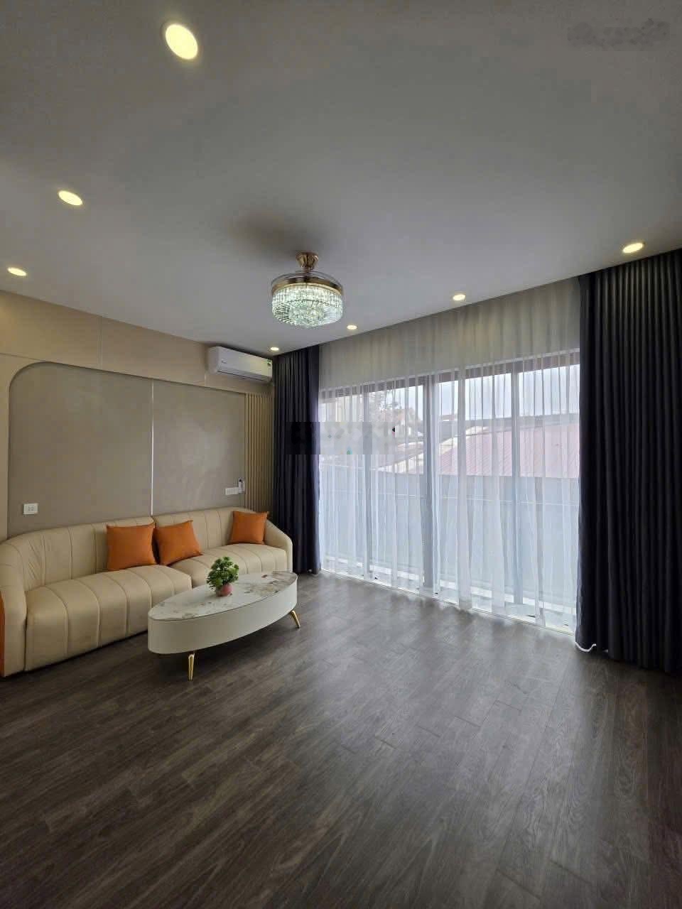 Cho thuê nhà phố vũ xuân thiều 10 triệu/tháng,3 phòng ngủ nhà mới tinh