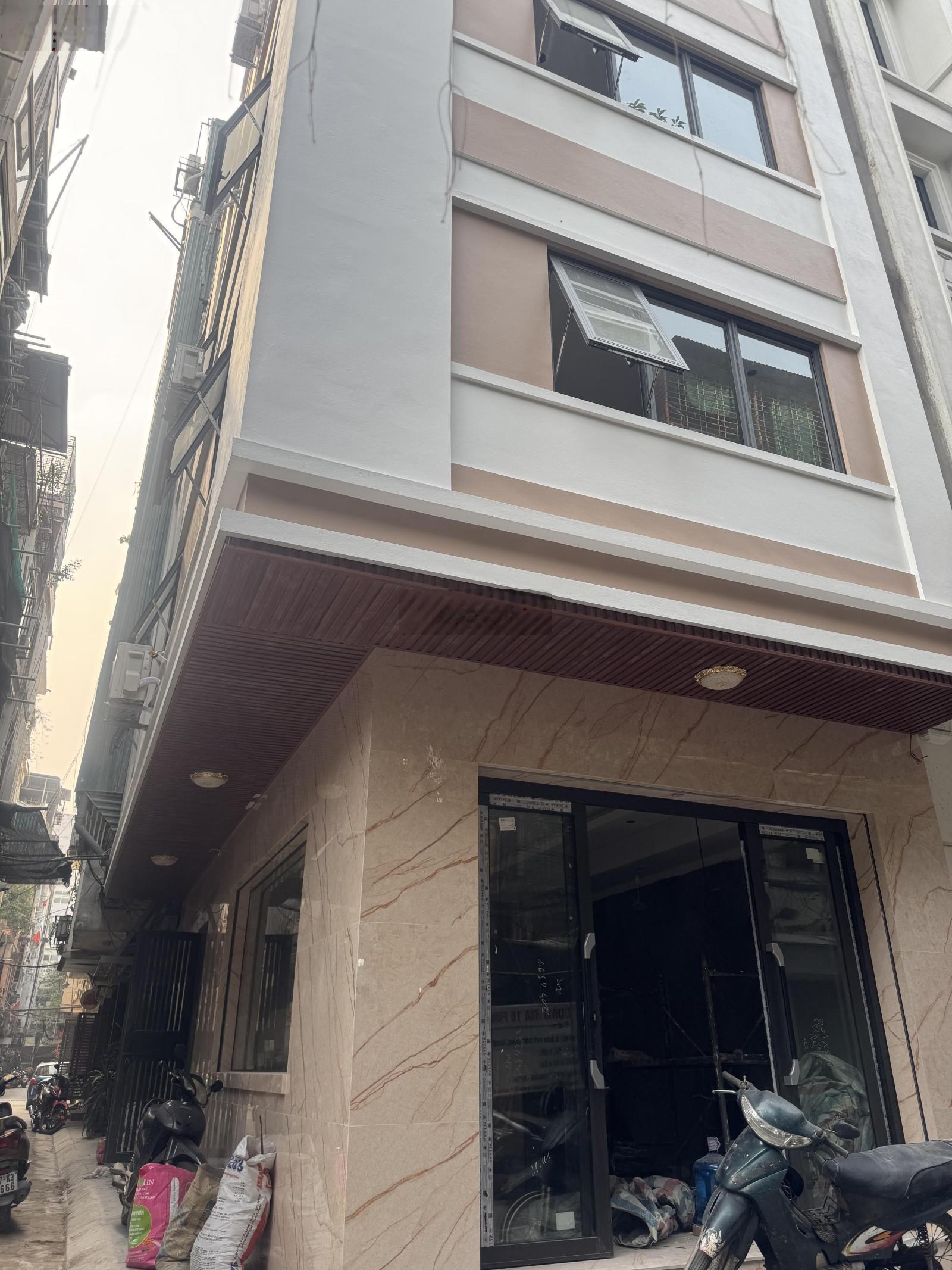 Gấp ( hạ 1,5 tỷ ) 23,5 tỷ nhà trần thái tông , 60m2, lô góc , ô tô tránh , vp/cty , cách mp 30m