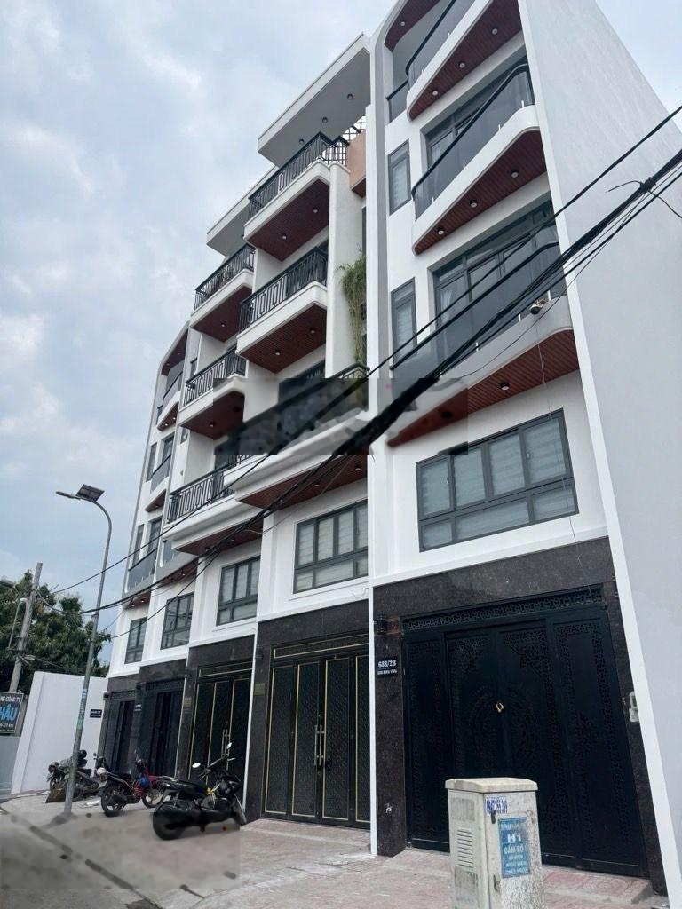 Đường 7m thông. DT 4,2x13. Nhà mới 4 tầng - sân thượng. Full nội thấy. Ngay Khu Tên Lửa.