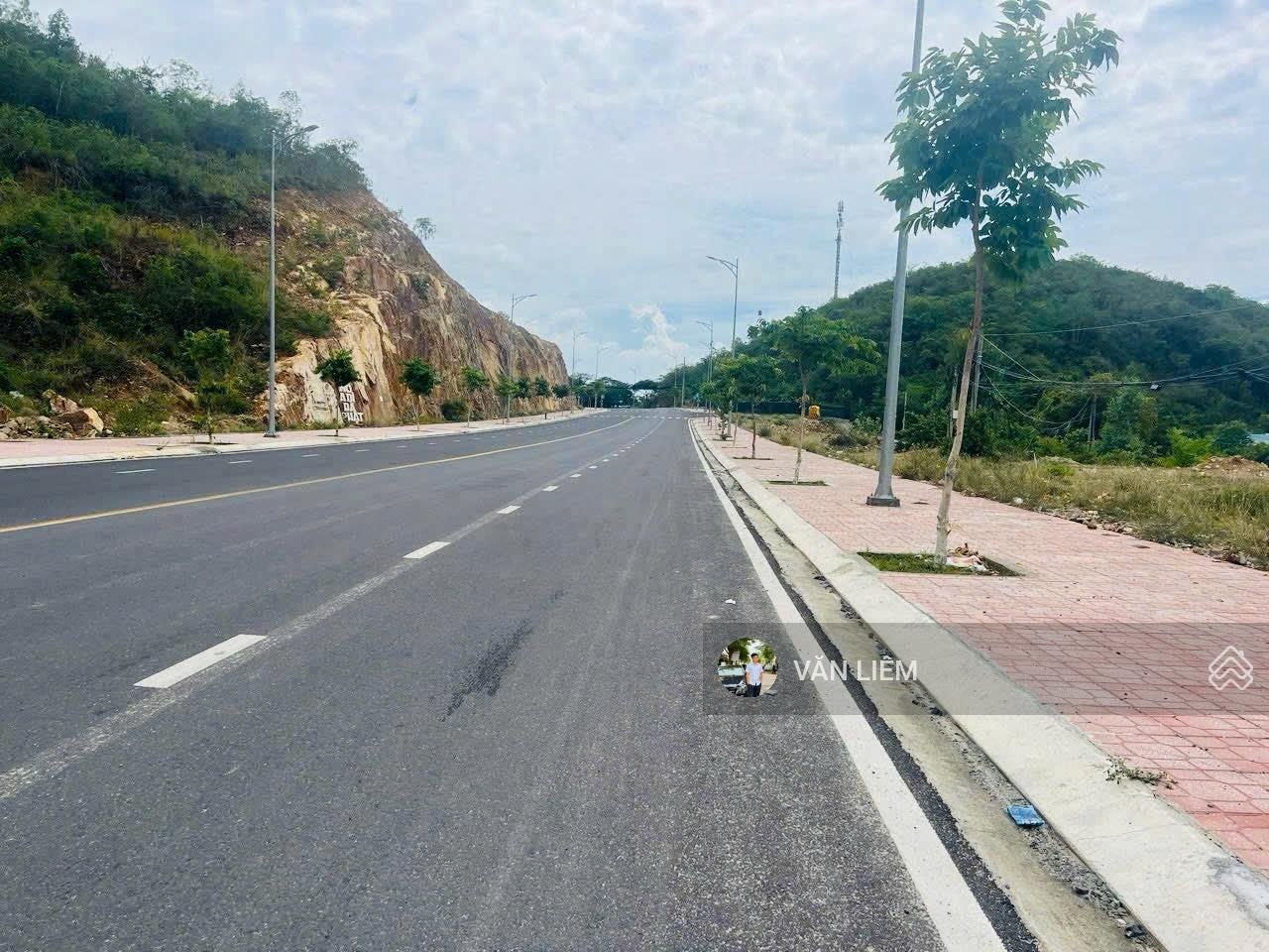 Cần bán lô Phước Thượng P. Nam Nha Trang - cách đường Phong Châu 20m - ngang 6m - Giá 21 triệu/m2