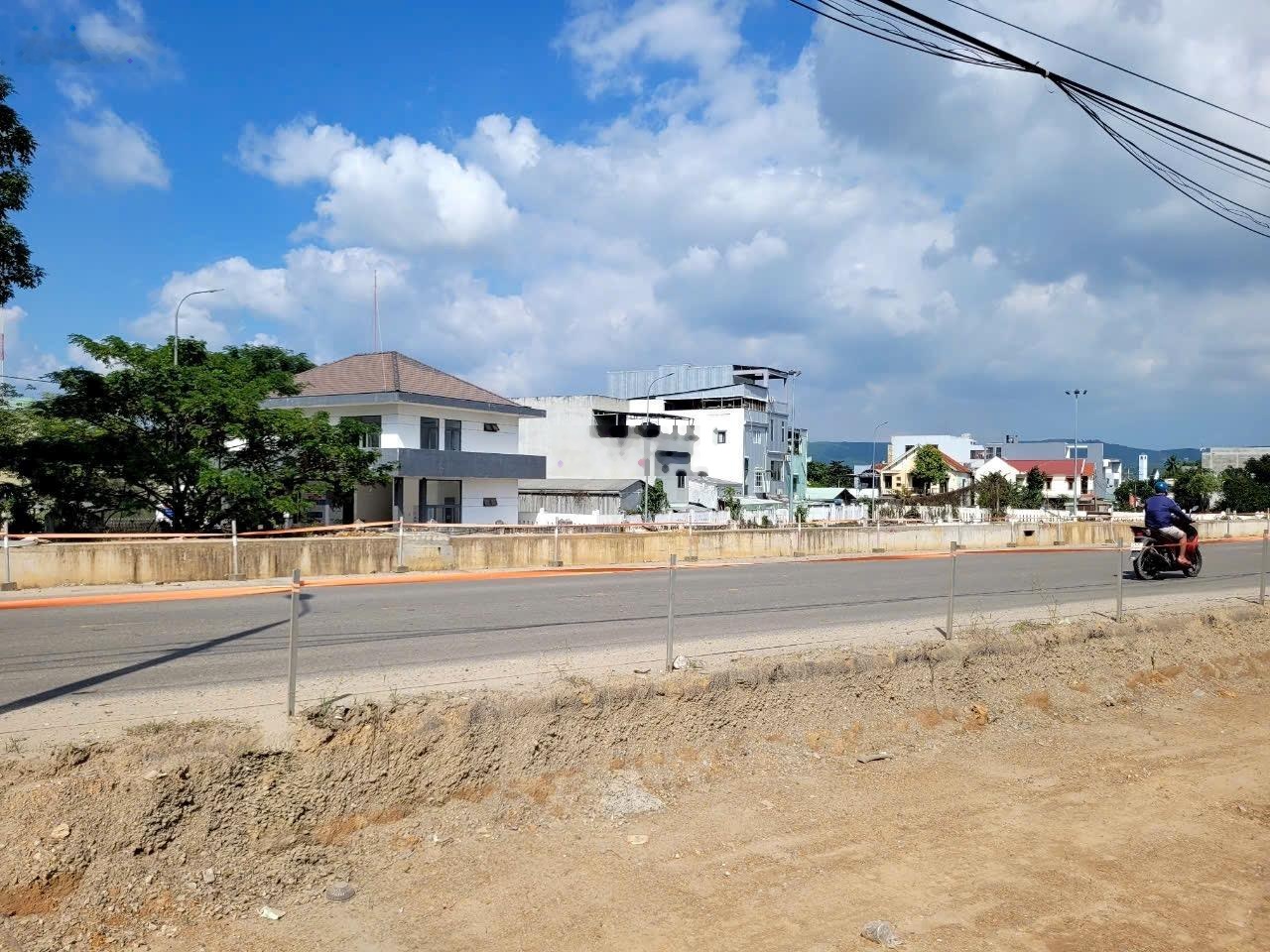 chào bán 350m thổ cư ngang 10m đường xe công 34m rộng đường quảng đà nối ql1a