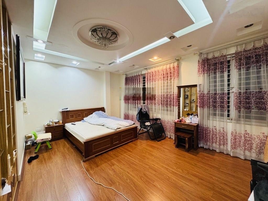 Bán nhà phố yên lạc q.hbt- nhà đẹp-phố kd sầm uât-tấp nập văn phòng 36m2-5 tầng-mt 5.5m- 14.9 tỷ tl