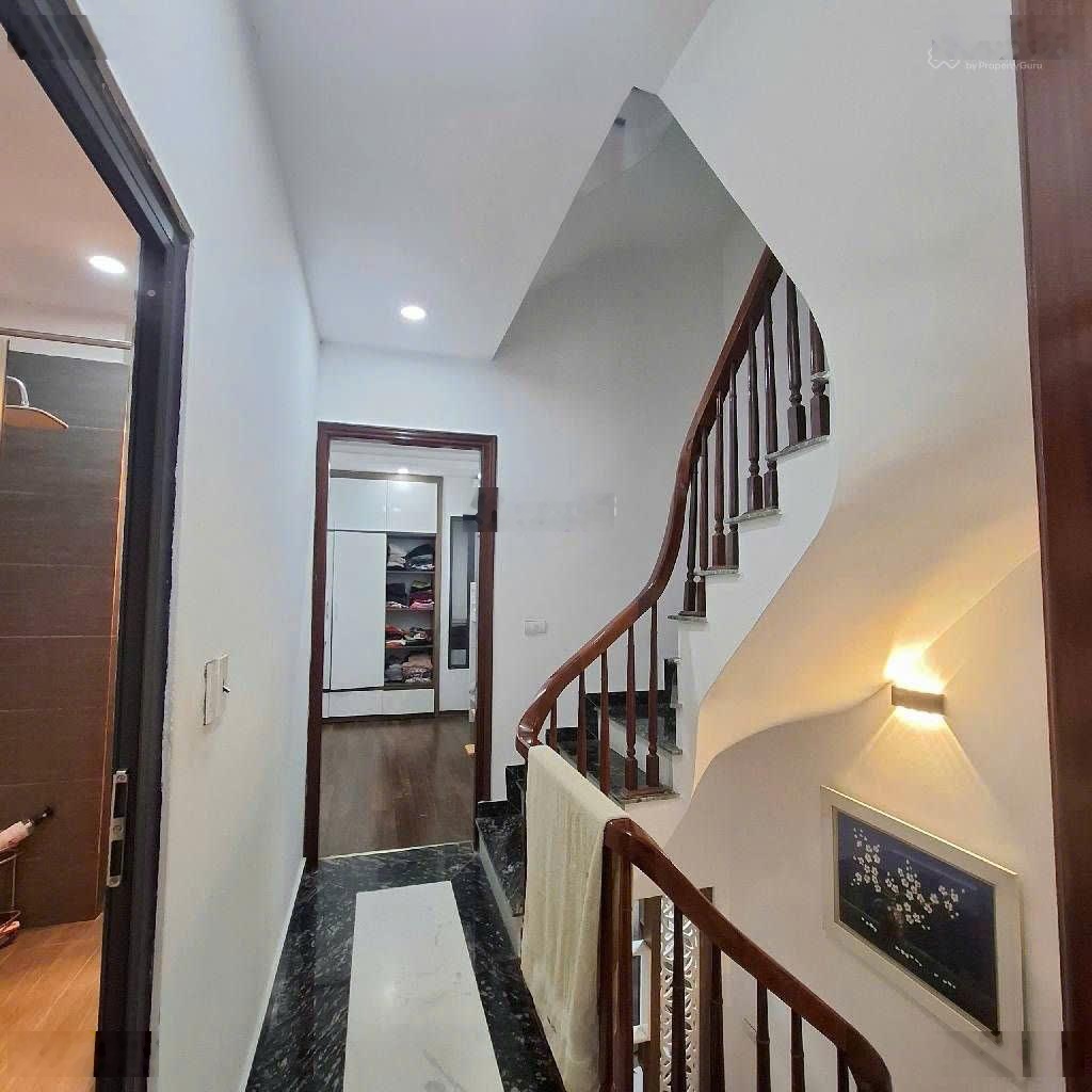 Hiếm! Bán Nhà Hoàng Liệt Hoàng Mai 42m², 5 tầng, MT: 4m Full Nội Thất Gần Ô Tô Giá 8.x tỷ