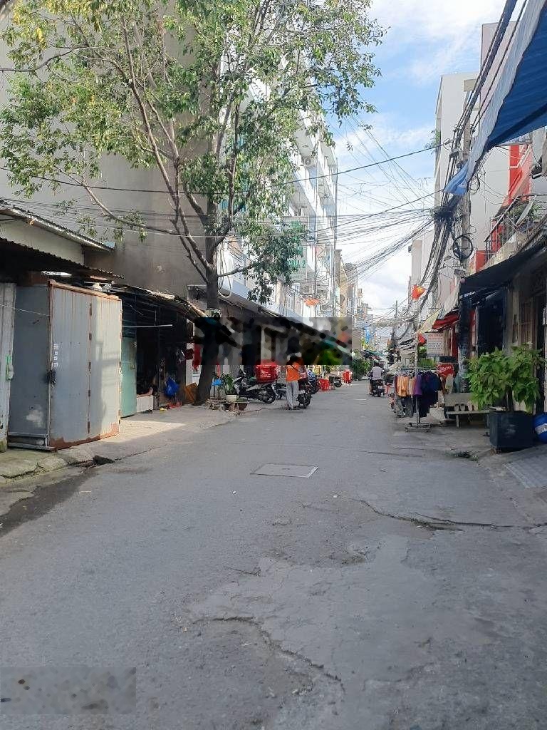 Hàng thơm gấp bán, nhà 2 tầng, Tỉnh lộ 10 ngay chợ Bà Hom, Bình Tân, hẻm 8m, 4,5x17 giá chỉ hơn 4 t