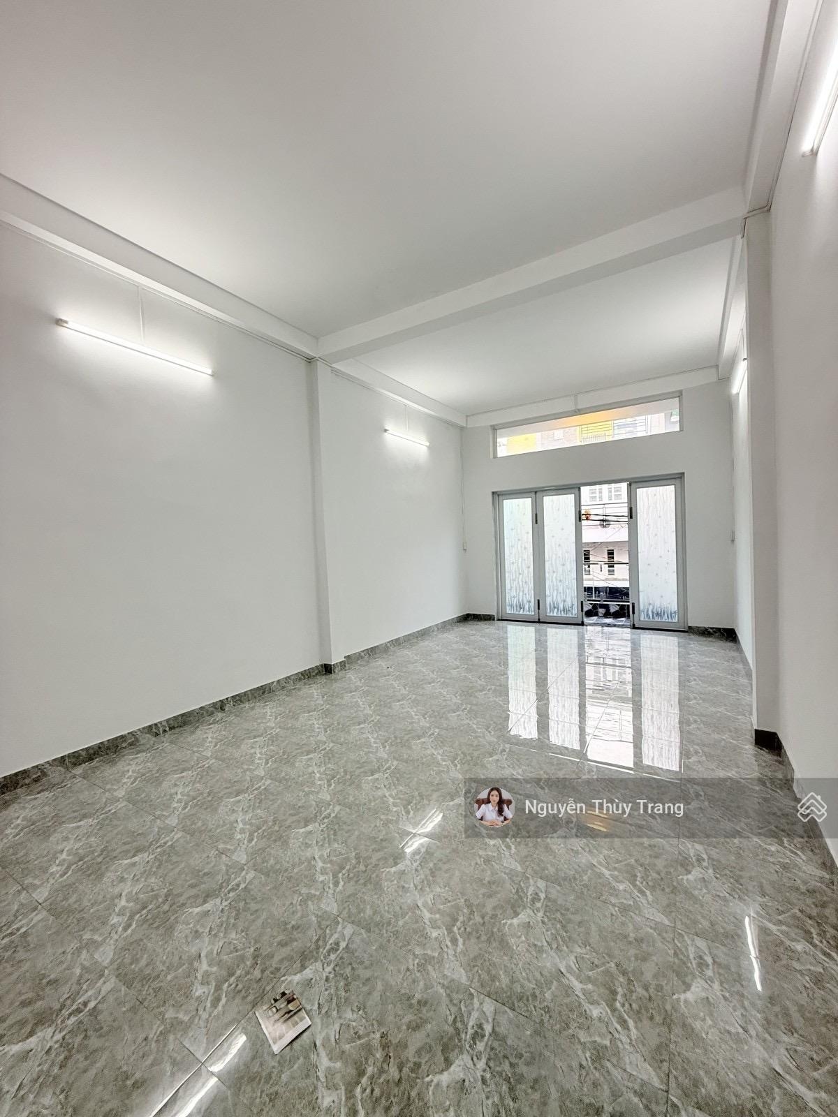 Bán nhà Lạc Long Quân, 109m2, hẻm 8m, gần chợ vải Tân Bình, nhà đẹp, 12.5 tỷ