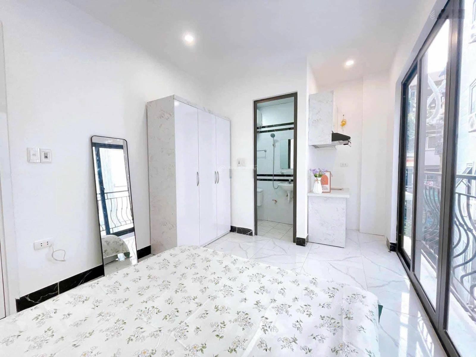 Ccmini căn hộ dịch vụ trng kính -55m x 7 tầng thang máy-doanh thu 840tr/năm -nhỉnh 18 tỷ