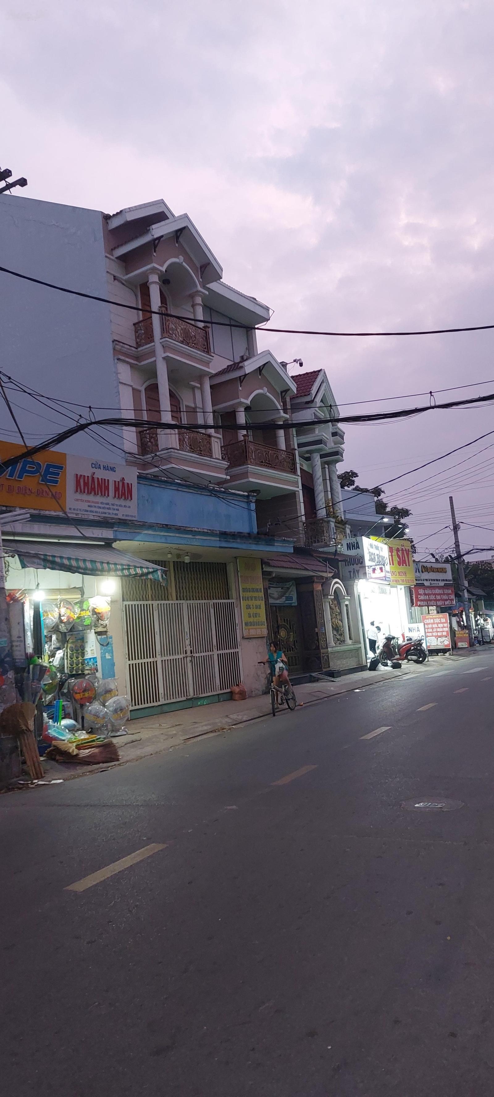 Cần bán gấp căn nhà MTKD sầm uất 3 tấm mới gần Chợ Gò Xoài, Tân Kỳ Tân Quý.