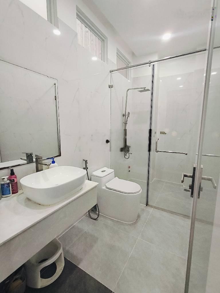 Mặt tiền 20m kdc intresco 13e-ngay đh kinh tế-nguyễn văn linh-5x20-4 tầng 10 tỷ