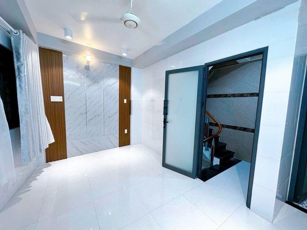 Trung tâm Phú Nhuận, giáp Quận 1, Quận 3 23m (4.4x5.1m), nở hậu 5.3m 3 tầng, sân thượng, 2PN 3WC