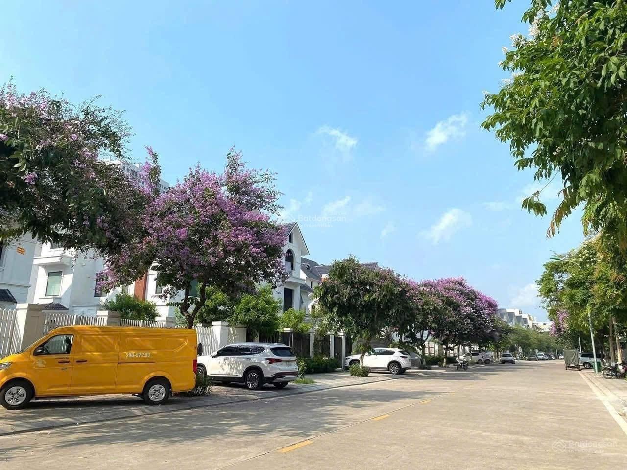 Bán liền kề trục chính đường 20m giá nhỉnh 22 tỷ. Kđt geleximco. Lh 0913034568