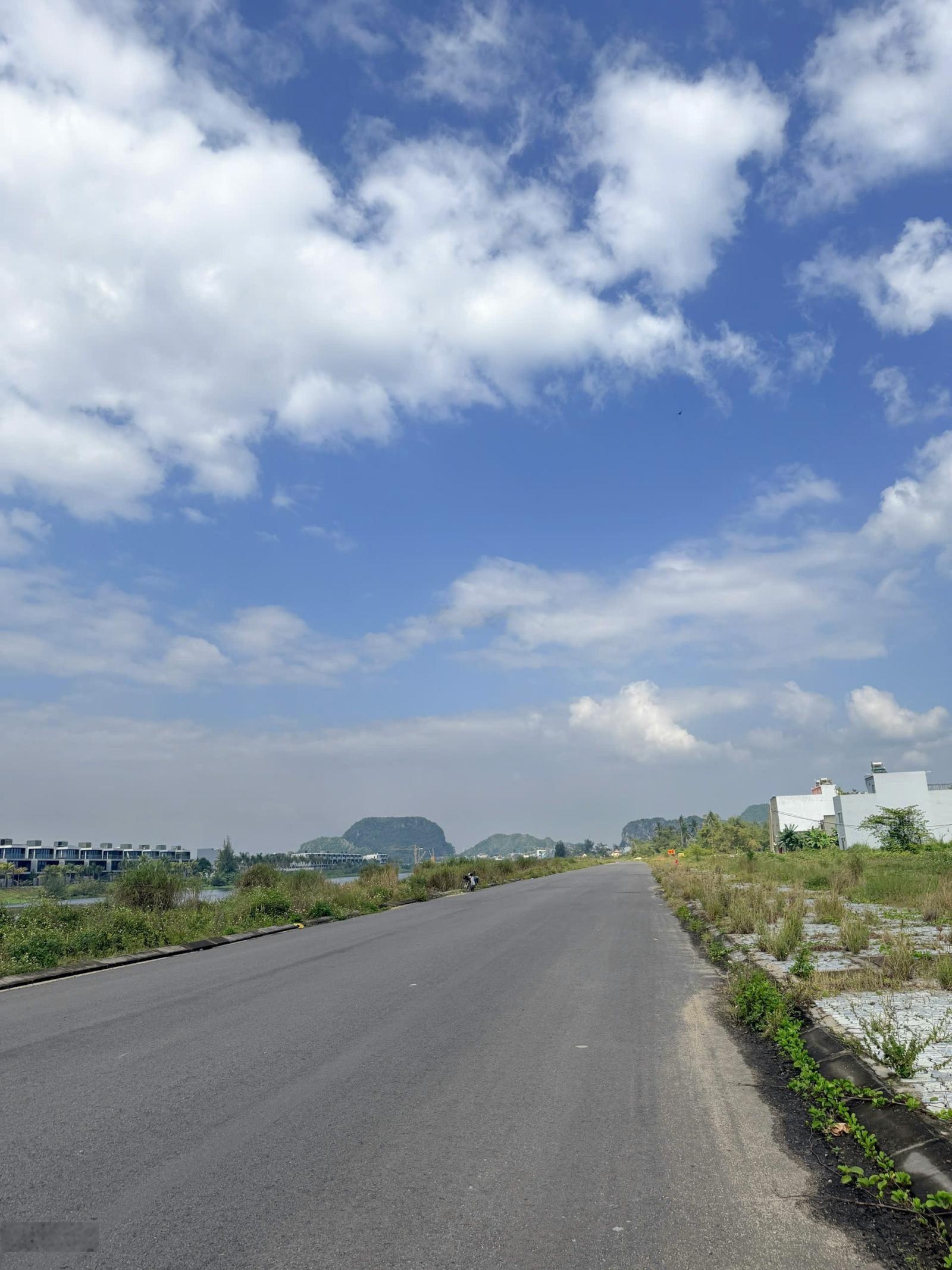 Góc đẹp Hoàng Châu Ký và Trần Thị Lý khu làng chài - Hội An view sông (biển)