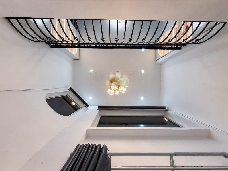 Căn góc 2 mặt tiền hẻm xe hơi Huỳnh Văn Bánh Phú Nhuận ~120m² DTSD 5 tầng + sân thượng 3PN 4WC