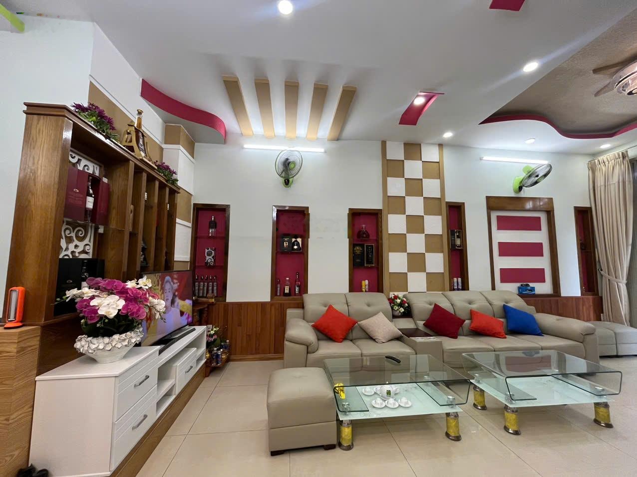 Bán Nhà 4PN5WC full nội thất .Hẻm Đường Lê Hồng Phong, P.4,Vũng Tàu.Giá: 5tỷ600LH:0909525838 Ms.Nga