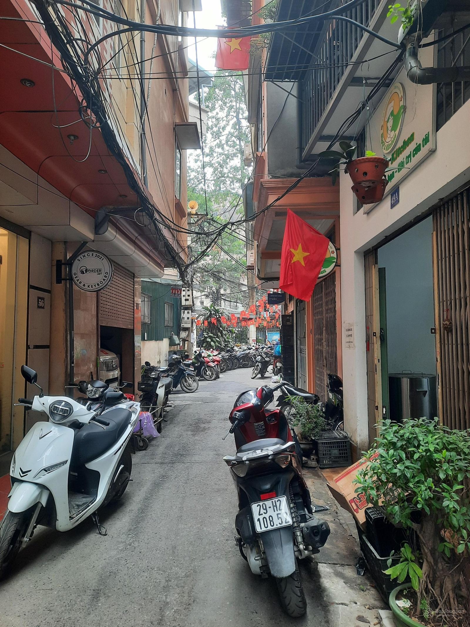 Chính chủ cho thuê nhà riêng 1 tầng khép kín, có gác xép, phố Thanh Nhàn ô tô đỗ cửa, 4tr/tháng