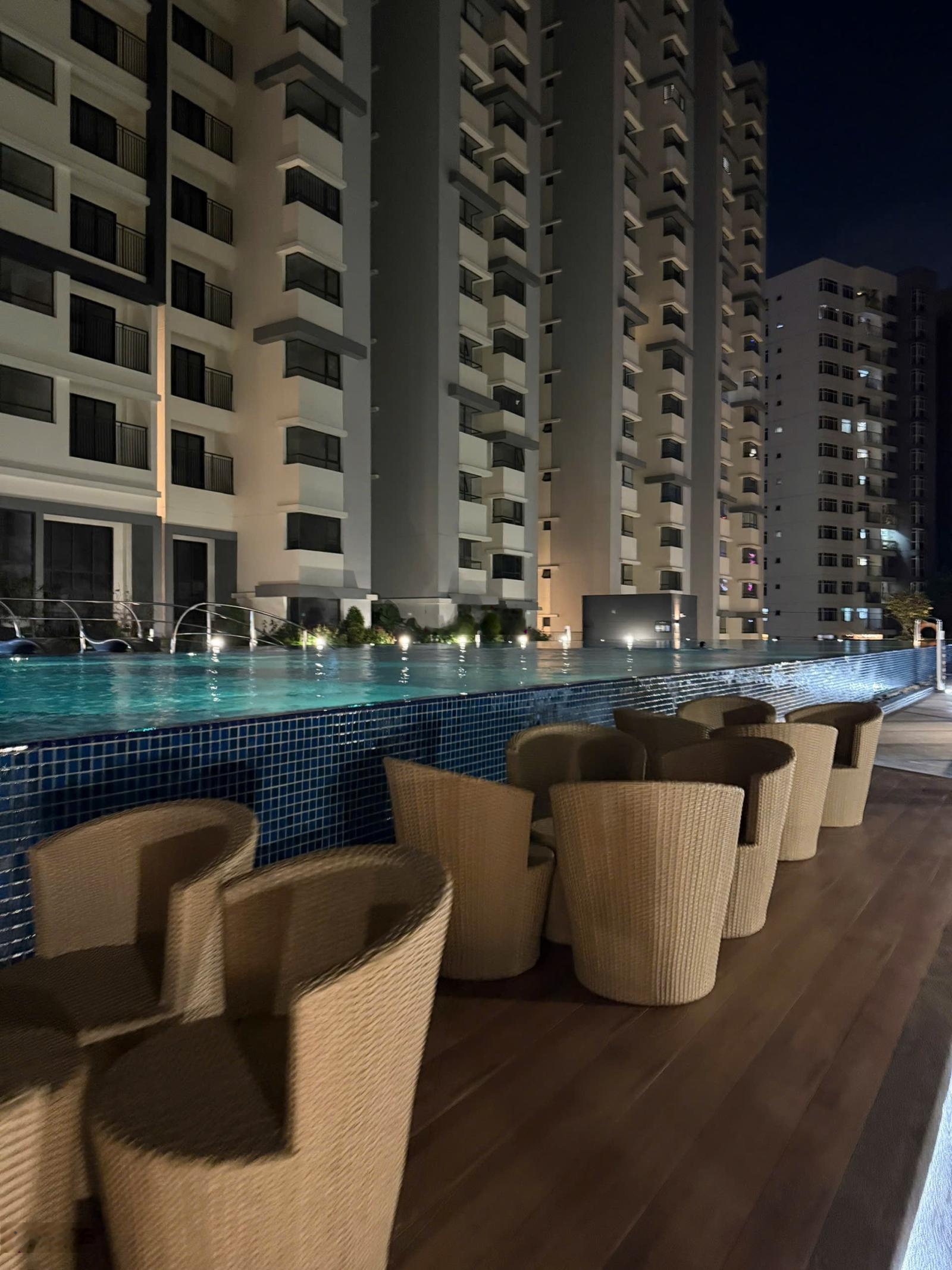 Bán gấp suất nội bộ chiết khấu 10%, TT giãn 24 tháng 30% nhận nhà, view hồ bơi, quảng trường vip