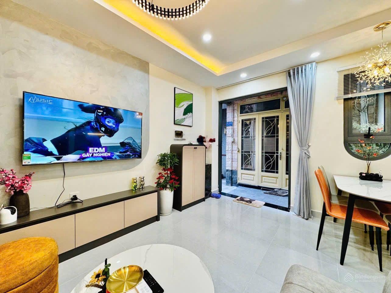 Thiết kế hiện đại - 3 Tầng - 3 Phòng Ngủ - Full Nội Thất