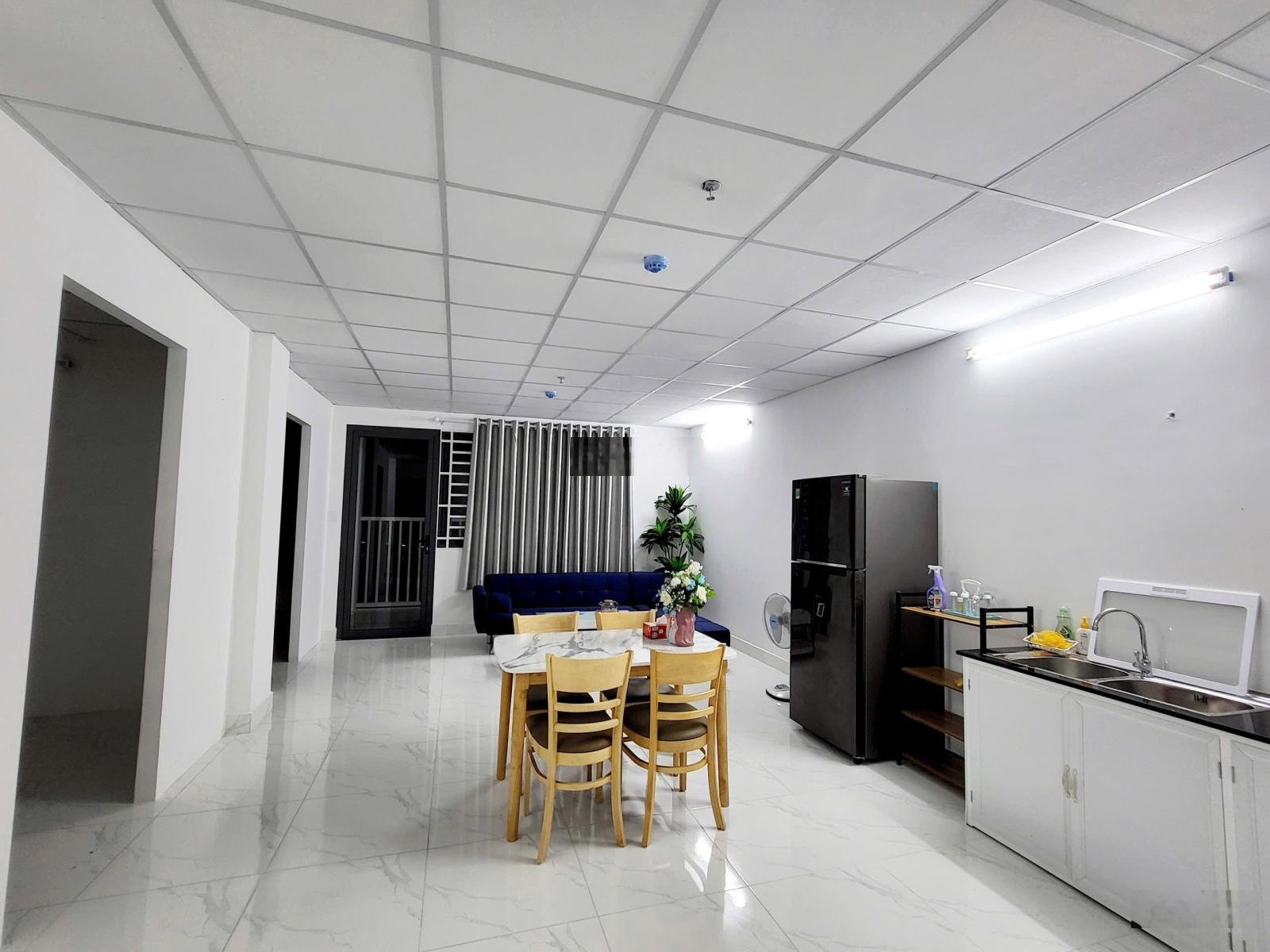 Cho thuê căn hộ hồng loan 5c full nội thất, 2 phòng ngủ, 2wc, thang máy, tầng 9