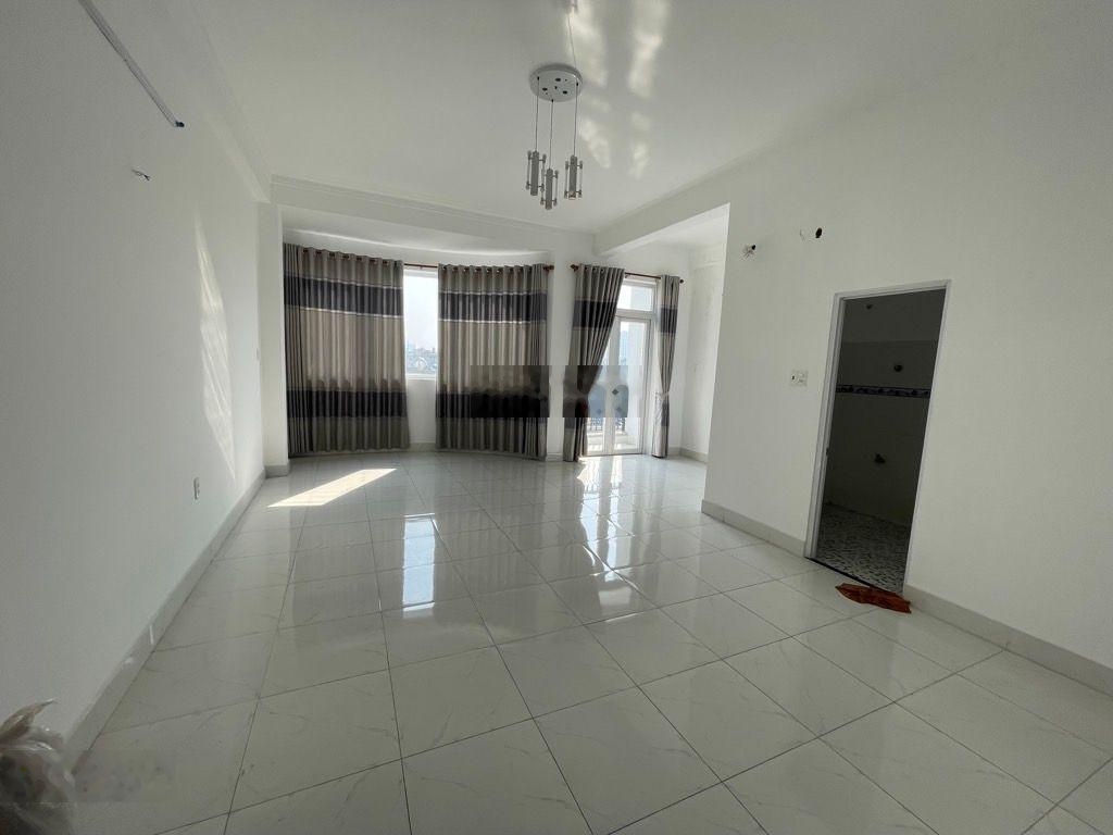 Mặt tiền KD sát ngã tư Bốn Xã, dòng tiền 20tr/tháng, ngang 6.5x19m, 5 tầng, chỉ 8 tỷ x