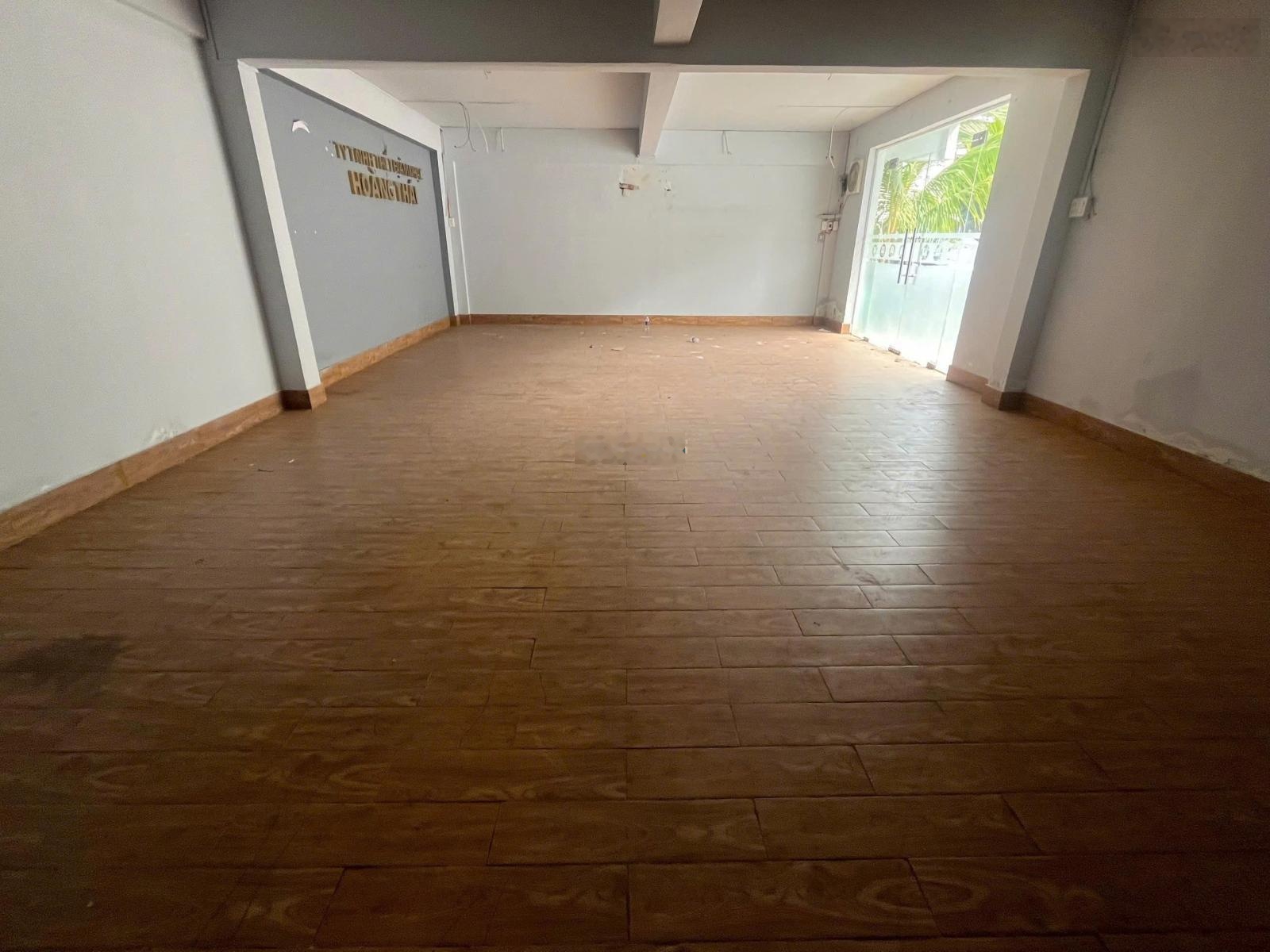 Cho thuê kho - 400m2 ngay tại trung tâm Quận Bình Thạnh đường Nơ Trang Long. LH 0357982411