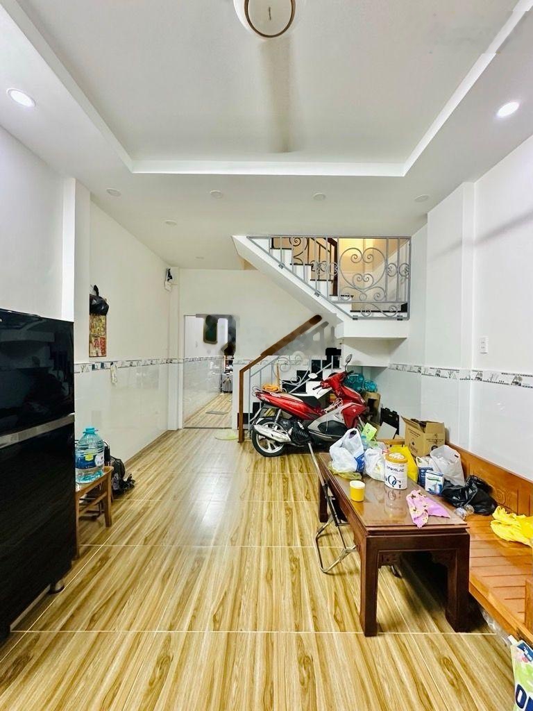 Bán NR CMT8 mới vô ở ngay 32m2 2 tầng nhỉnh 4 tỷ.