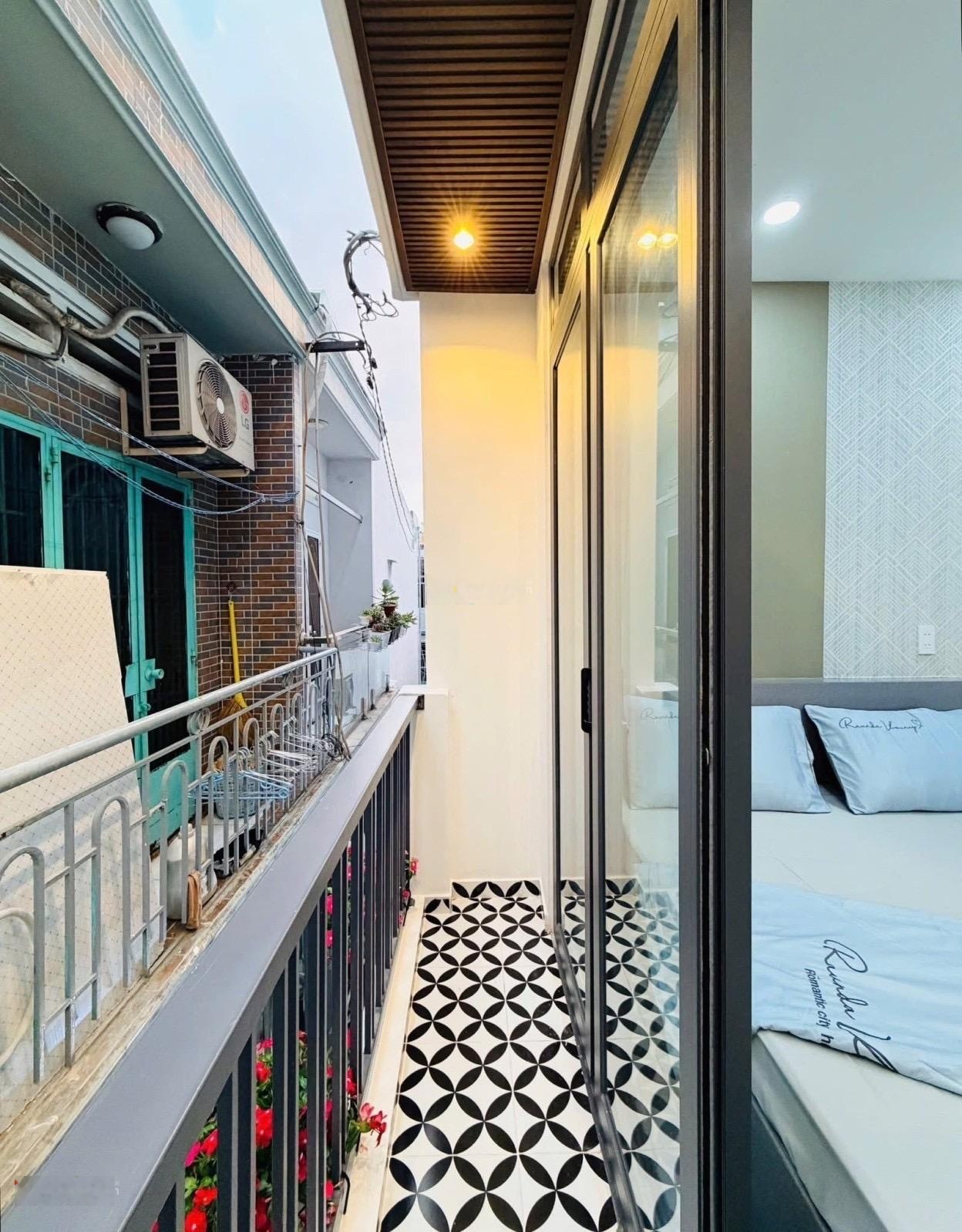 Nhà mới full nội thất - trệt 2 lầu sân thượng - gần hẻm xe hơi. nguyễn tư giản p12 gò vấp.