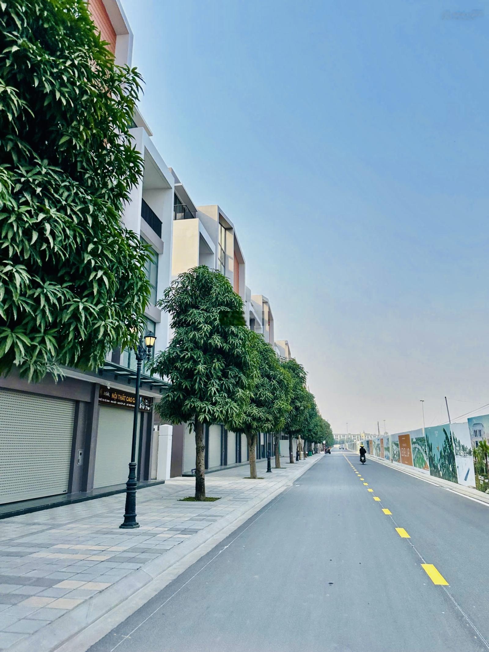 Bán lk 56m đối diện chung cư mik kinh doanh cực tốt đầu tư kinh doanh cực tốt