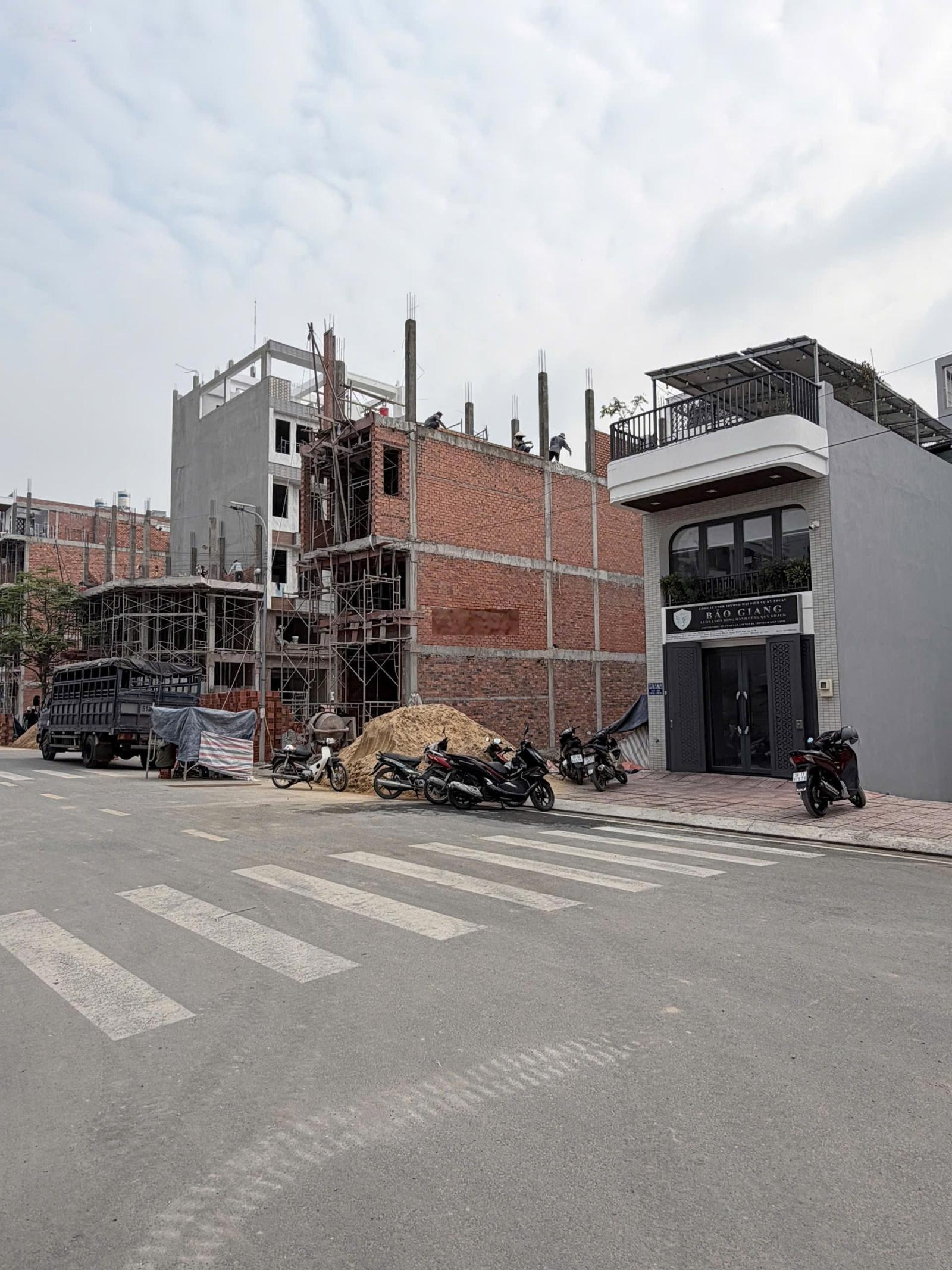 BÁN ĐẤT MẶT TIỀN TÂY LÂN ĐƯỜNG 20M-4x18m, Dài miên man khu Đồng bộ nhà cao cấp,hợp tác ae môi giới