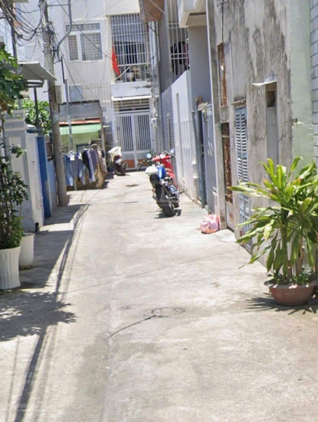 Bán nhà 2 tầng hẻm Dã Tượng, Ph .Nha Trang. Cách biển 200m .Hẻm gần 4m, nội khu an ninh, Có đậu Oto