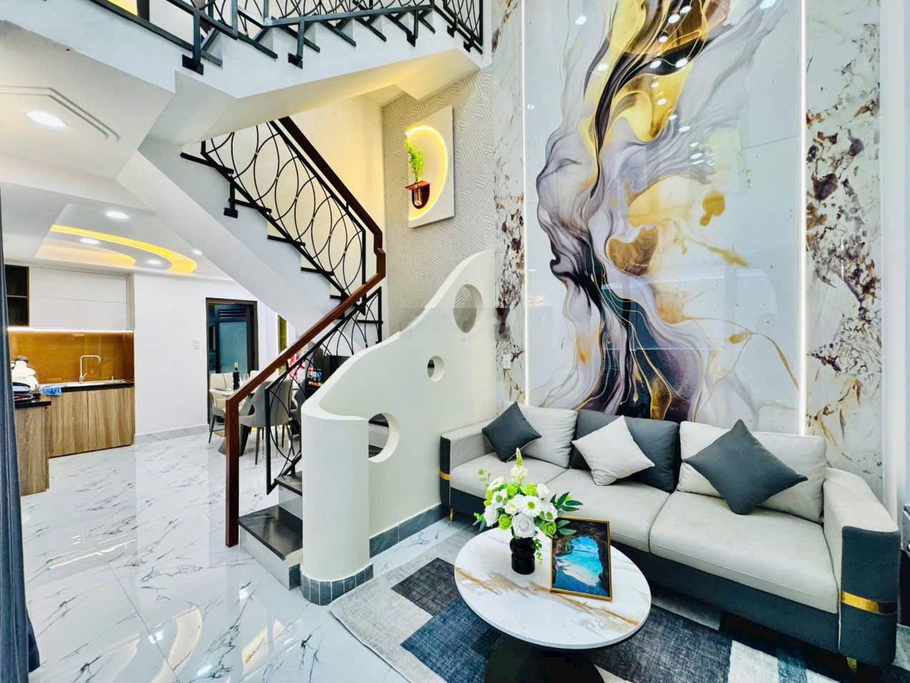 Thiết kế hiện đại - 3 Tầng - 3 Phòng Ngủ - Vị trí vàng