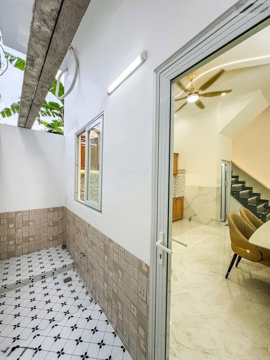 Nhà trệt lầu xây mới 100% có 3 phòng ngủ - hẻm 388 nguyễn văn cừ - thông ra đ trần nam phú