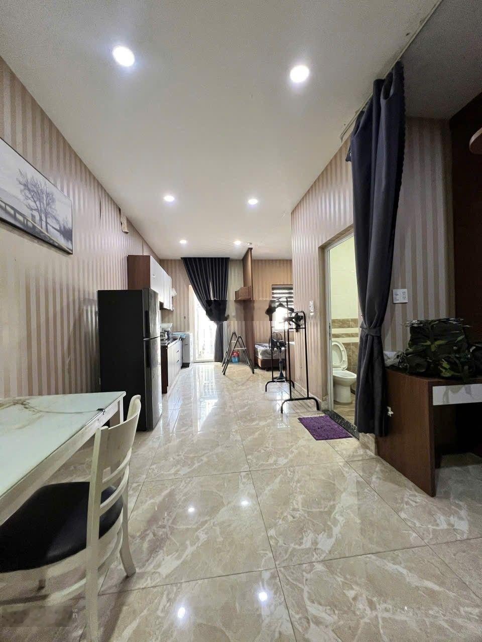 Giá thuê: 2.800.000đ / tháng cho thuê phòng trệt 1 hà huy giáp ngay sát bến xe ngã tư ga