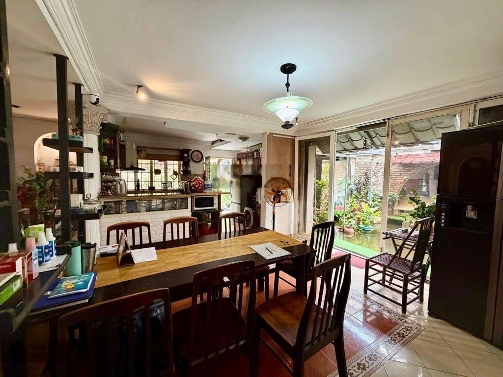 Biệt thự hẽm xe hơi Hoàng hoa thám-Phú nhuận DT:108 m2: 6,2* 15m- Giá 19,5 tỷ.