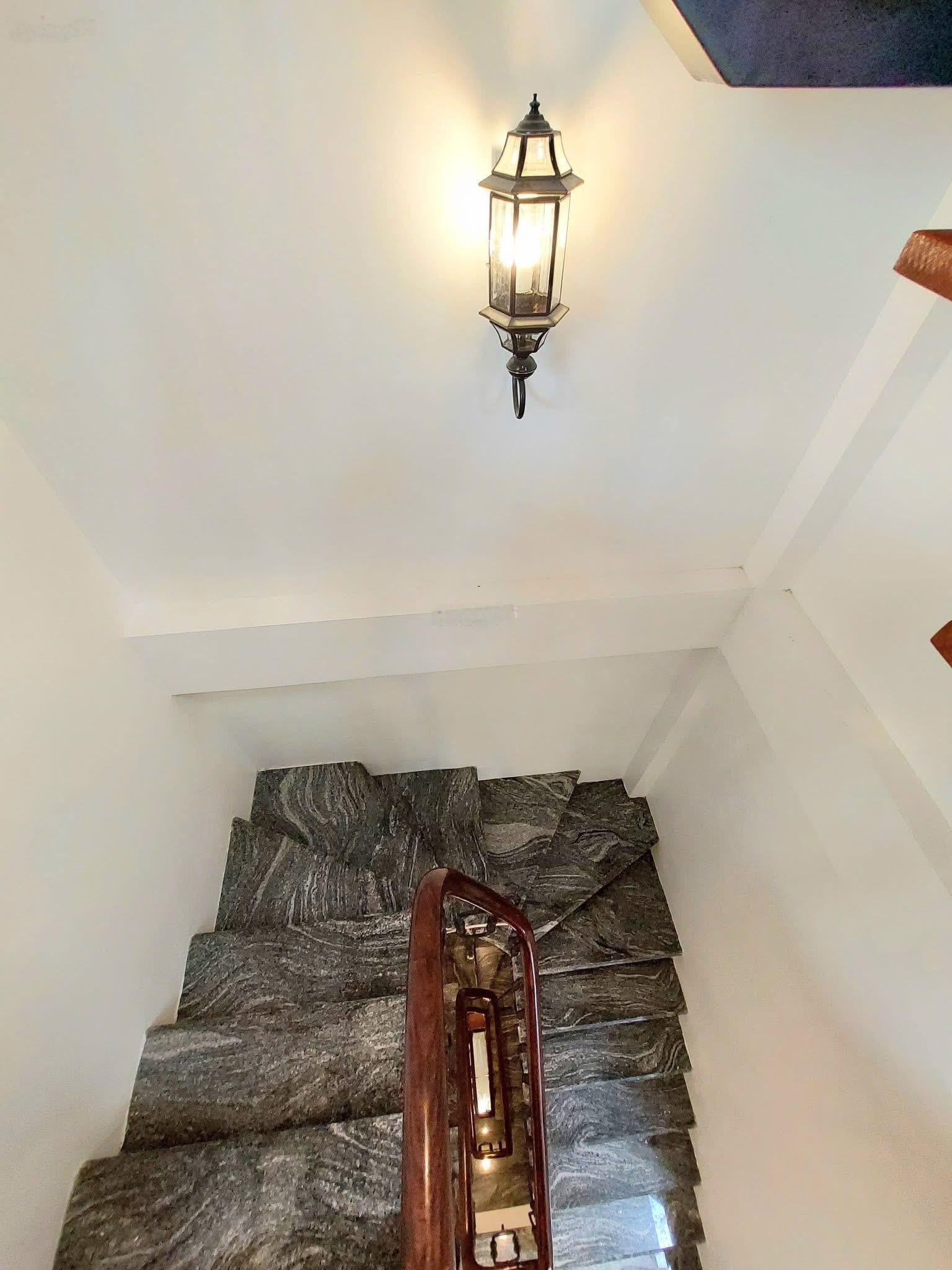 Ô tô đỗ cổng phố Bạch Mai, nhà mới, tặng full nội thất cực xịn, ngõ nông, thang máy nhập, 52m*6T