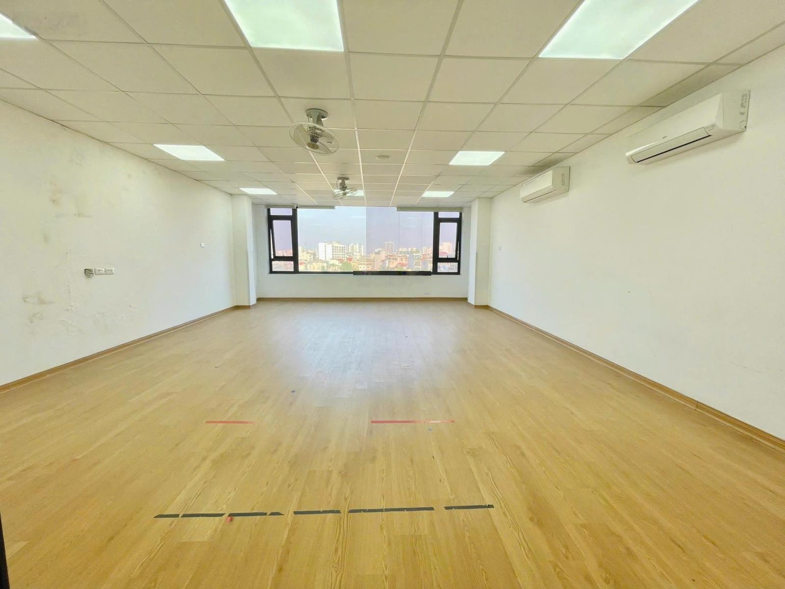 Cho thuê văn phòng Lê Trọng Tấn 130m2 20tr chia sẵn 2 phòng oto đỗ dừng thoải mái thoáng trước sau