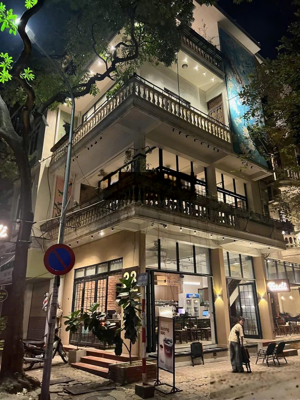 Nhà mặt phố cho thuê tại Phố Bà Triệu, Hai Bà Trưng: 160mx2t, mt5,5m: làm cửa hàng, thời trang,...