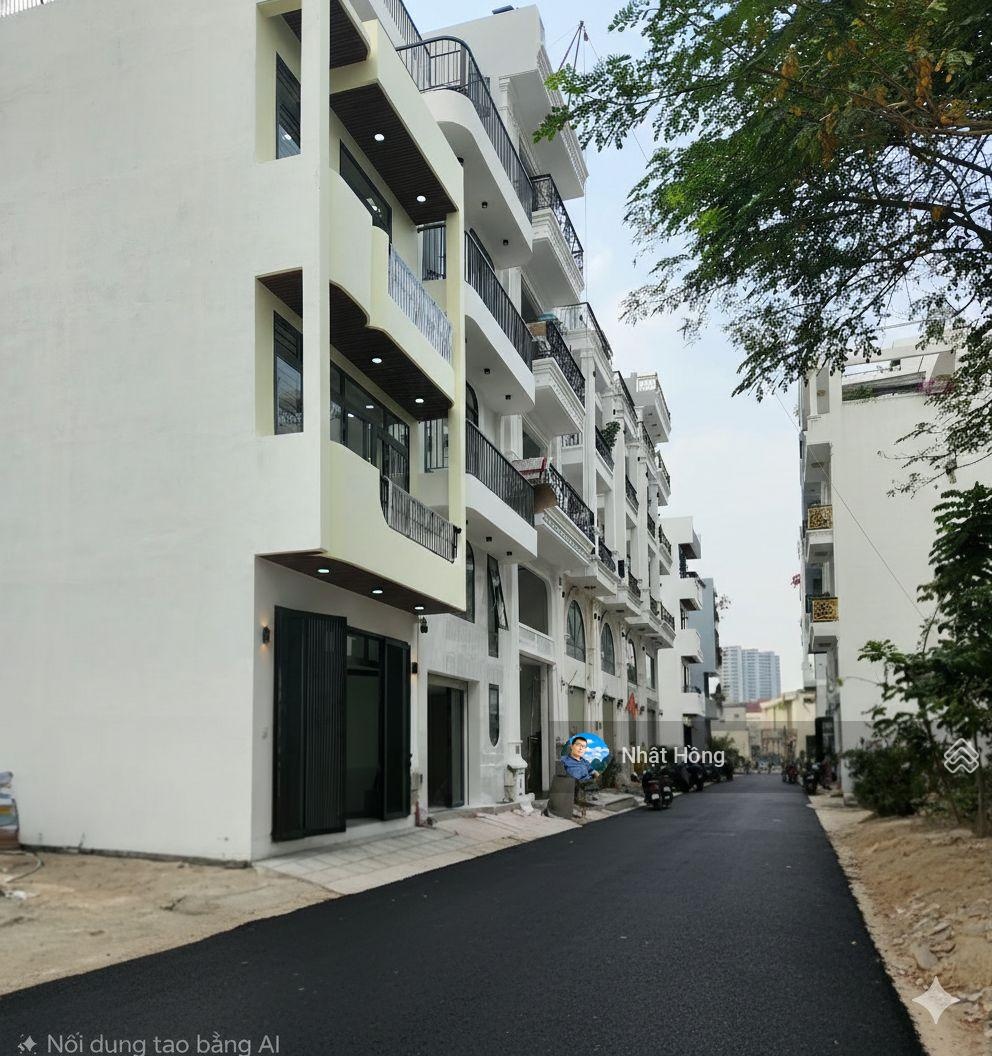 Bán Nhà Mặt Phố 5x12.5m ngay Hoàng Quốc Việt, 62m2, 5PN, 5WC