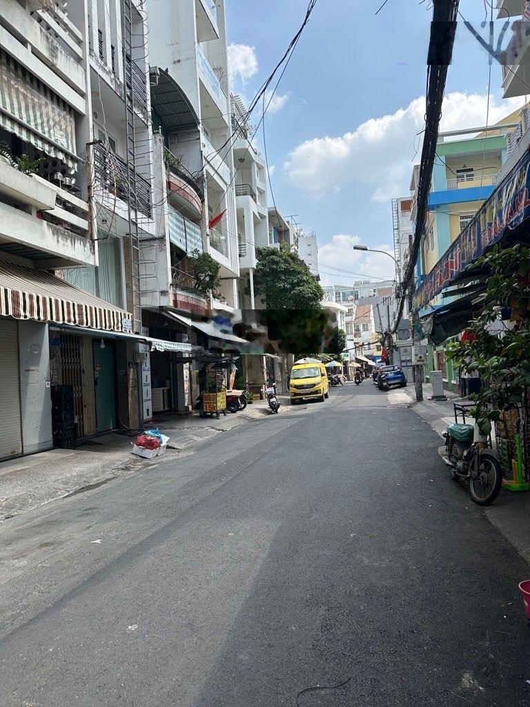 Nhà mới tinh mua vào ở ngay, gẩn hẻm xe hơi, trung tâm quận.