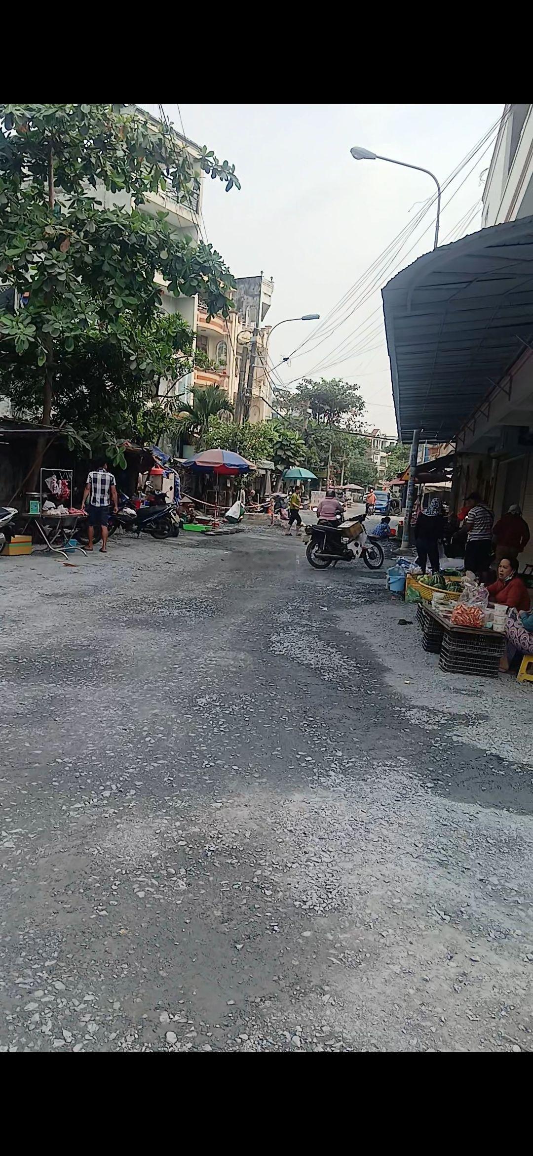 8 tỷ 200 thương lượng, nhà 3 tầng, mặt tiền kinh doanh, diện tích : 4 x 20( 80 m2).