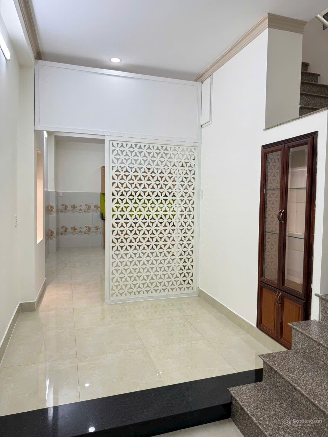 Nhà 3.5x12m 2 tầng hẻm trước nhà 6m đường Lê Văn Sỹ giáp Phú Nhuận