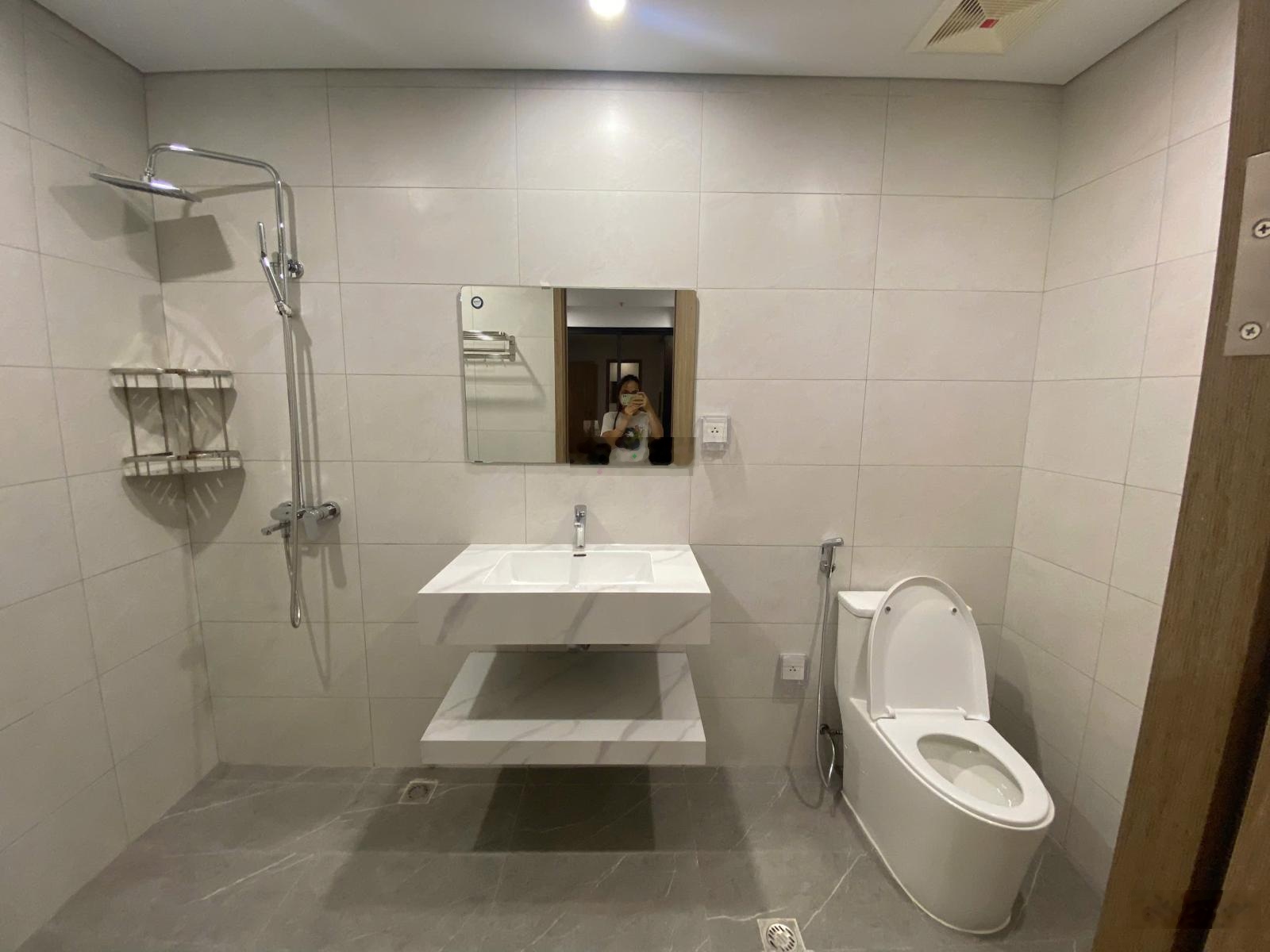 Chính chủ cần bán gấp căn hộ 99.6m2 tòa Wisteria view bể bơi giá tốt nhất thị trường