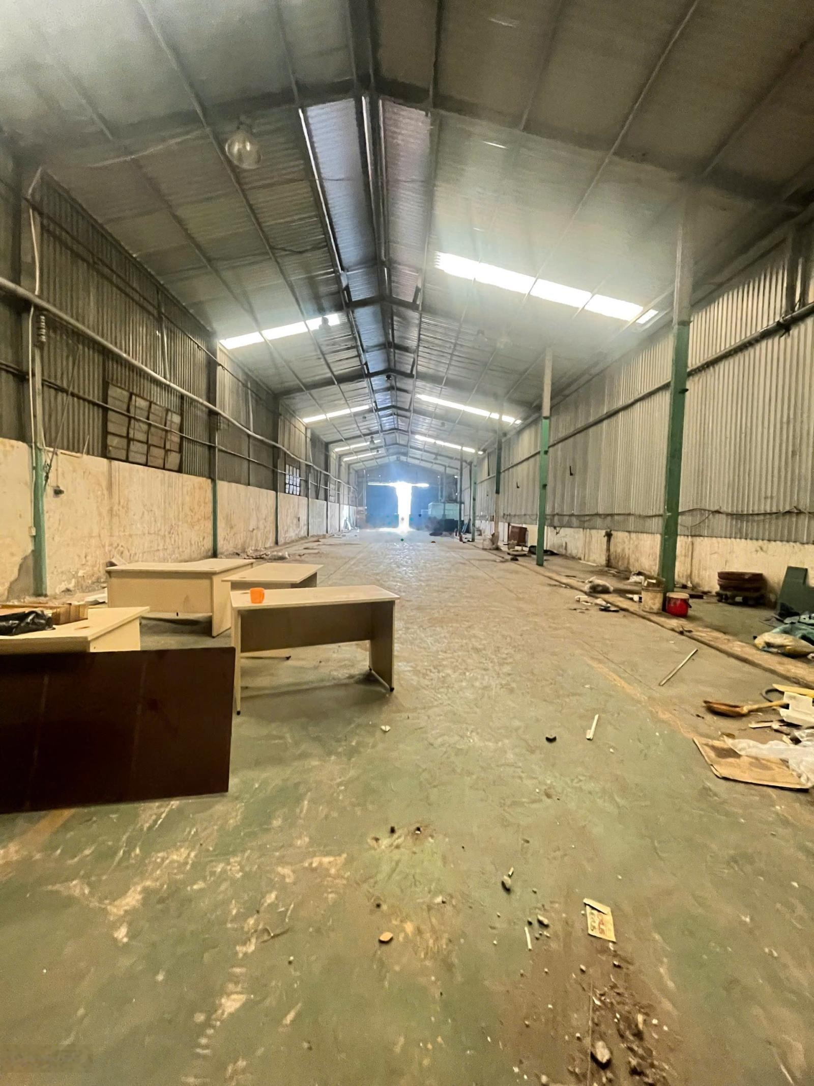 Cho thuê kho quốc lộ 1a , diện tích 850m2 có văn phòng, đường cont vô trong kho, nền emoxy