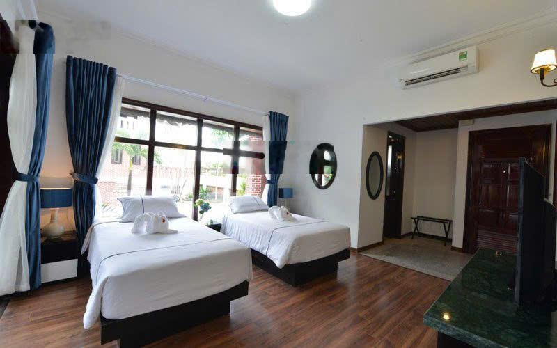 Bán khách sạn trung tâm phố cổ Hội An, 52 phòng, vị trí đẹp, 120 tỷ