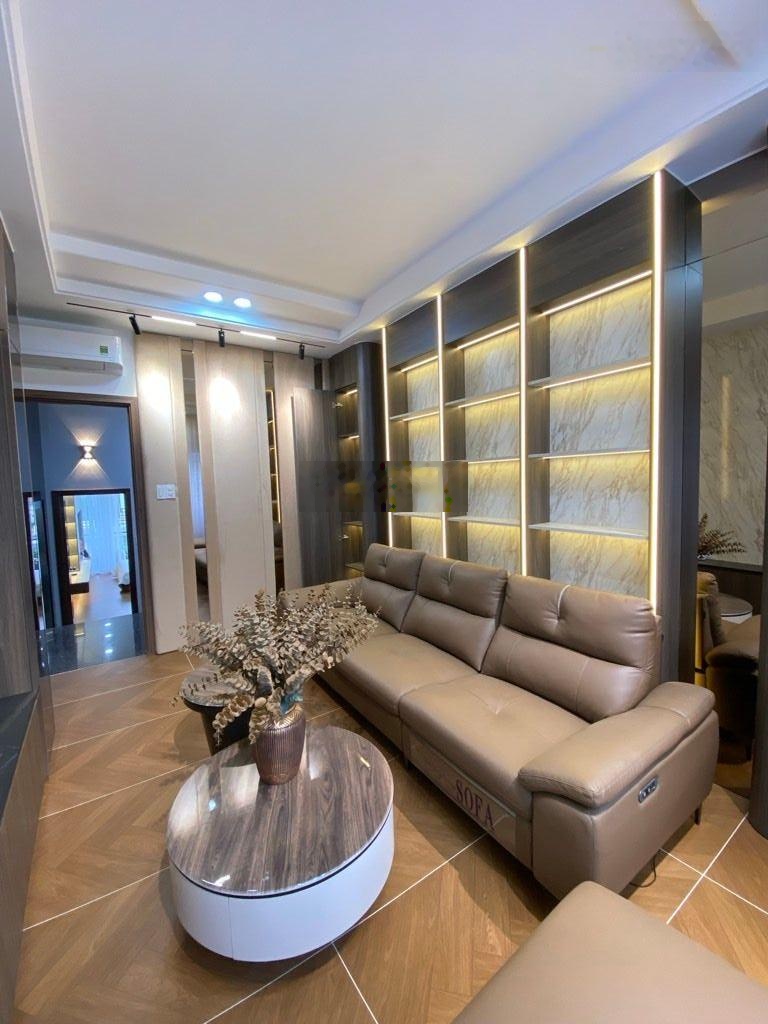 Bán nhà mặt tiền 4 tầng ngang 5m gần Đại Học RMIT đường Nguyễn Văn Linh Hoàn công đủ