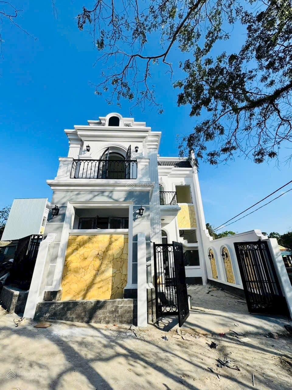 Mở bán villa 2 tầng thiết kế tân cổ điển full nội thất gần đường quy hoạch 43m