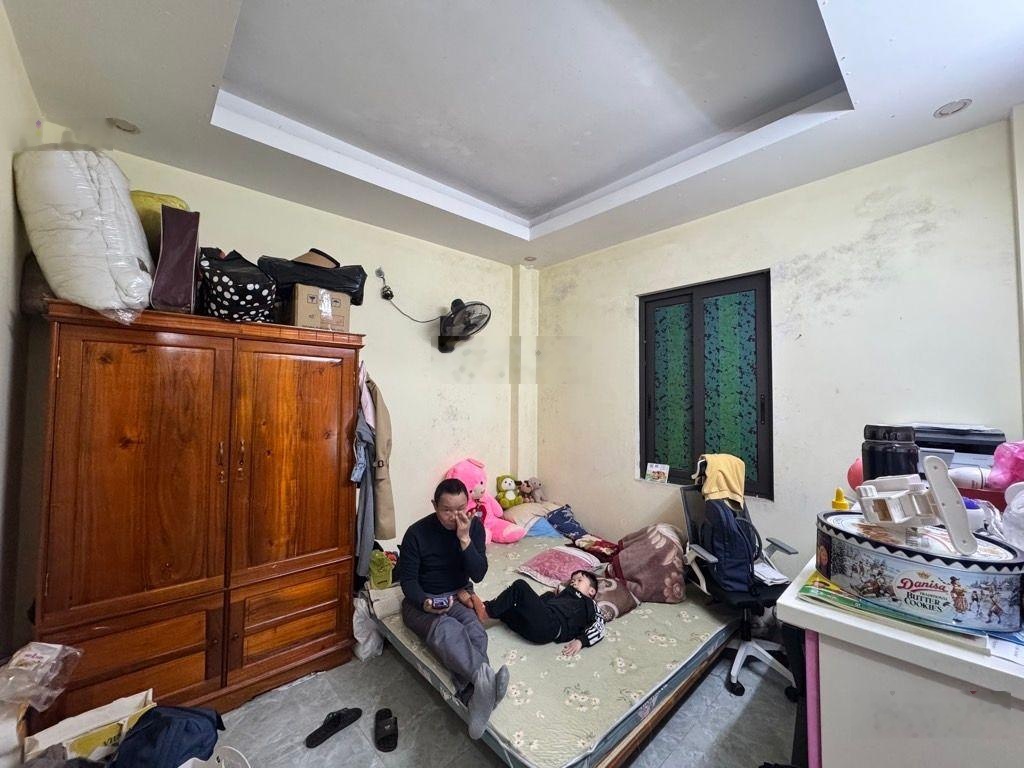 Cần bán gấp căn nhà 3 tầng dt 42m .còn mới .kh mua ở luôn đón tết.giá hơn 4tỷ